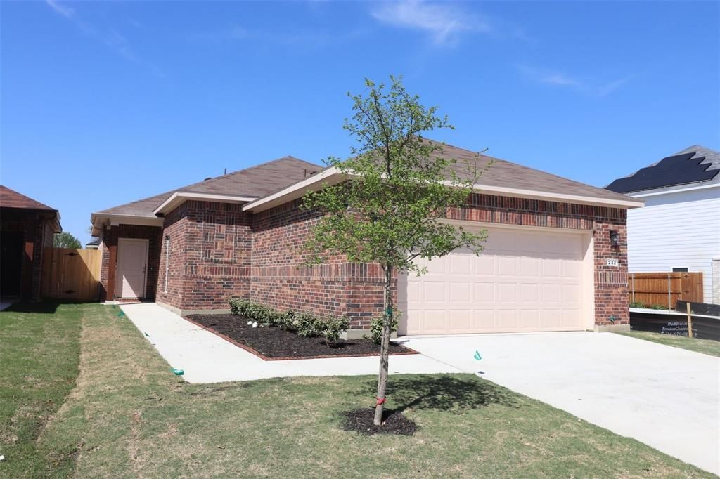 232 Michelle Drive, Grand Prairie, TX 75051 Main Photo