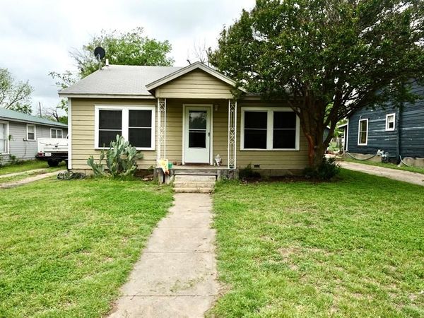 107 S Williams Drive, Comanche, TX 76442