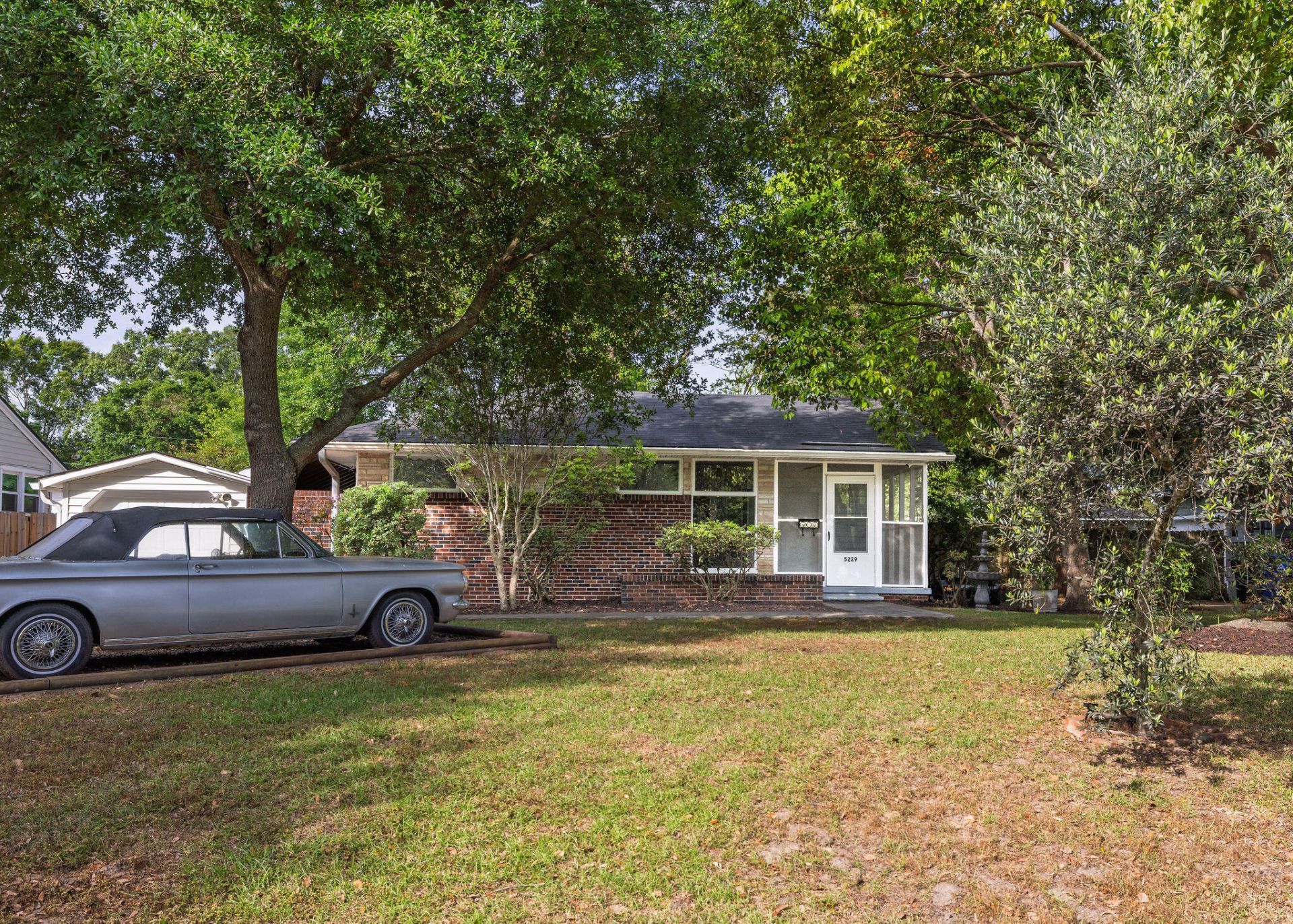 5229 Parkside Drive Photo 1
