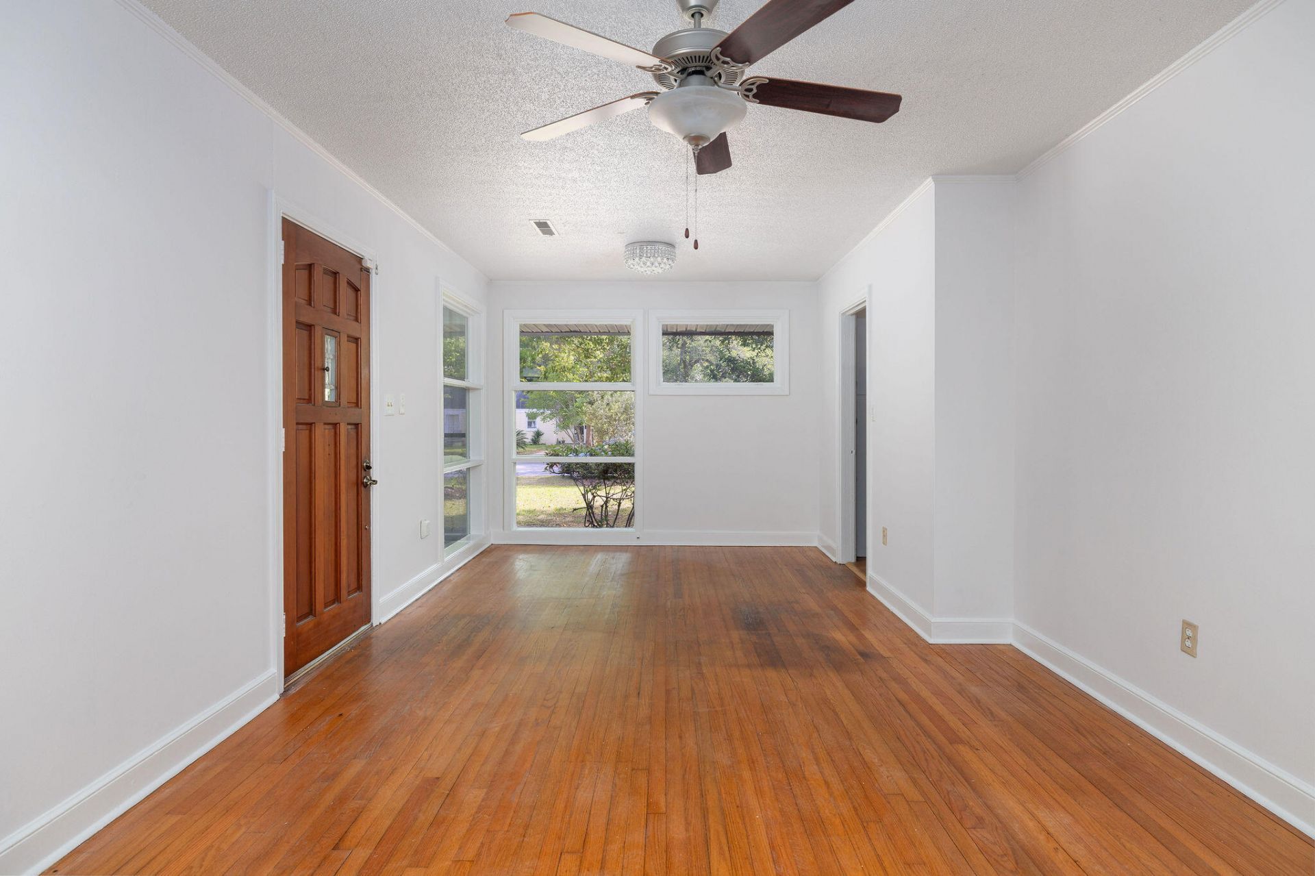 5229 Parkside Drive Photo 9