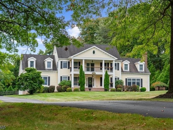 44 Country Acres Dr, Union, NJ 08827