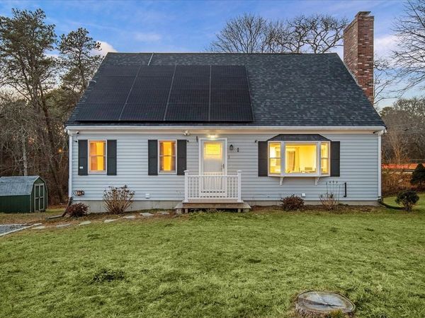 3 Muriel Ln, Falmouth, MA 02536