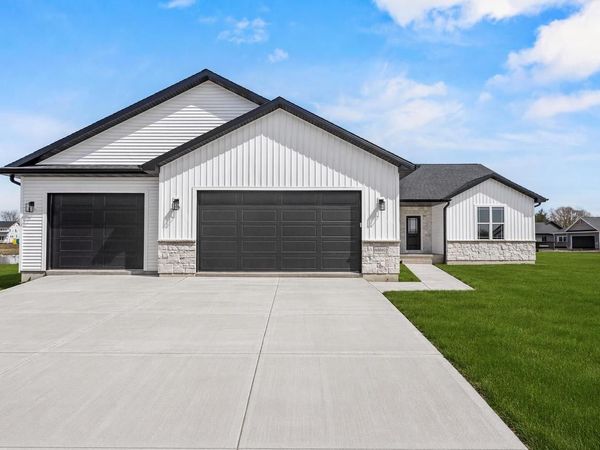 N8842 KILLARNEY WAY, Menasha, WI 54952