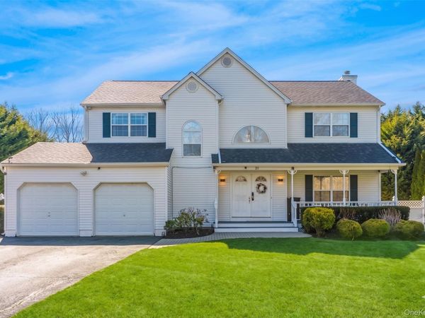 21 Tollgate Drive, East Northport, NY 11731