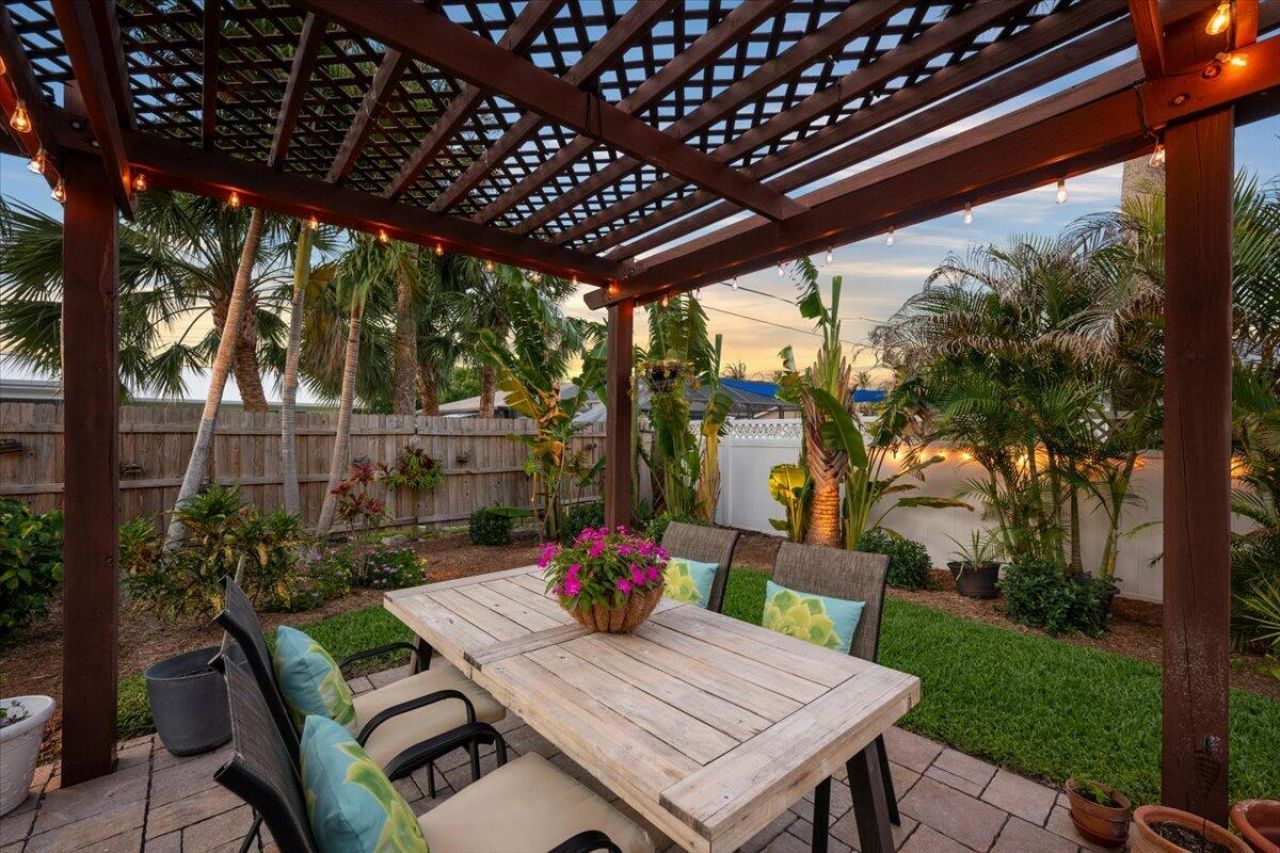 8093 SE Carlton Street, Hobe Sound, FL 33455 Photo