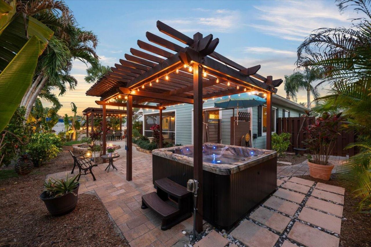 8093 SE Carlton Street, Hobe Sound, FL 33455 Photo