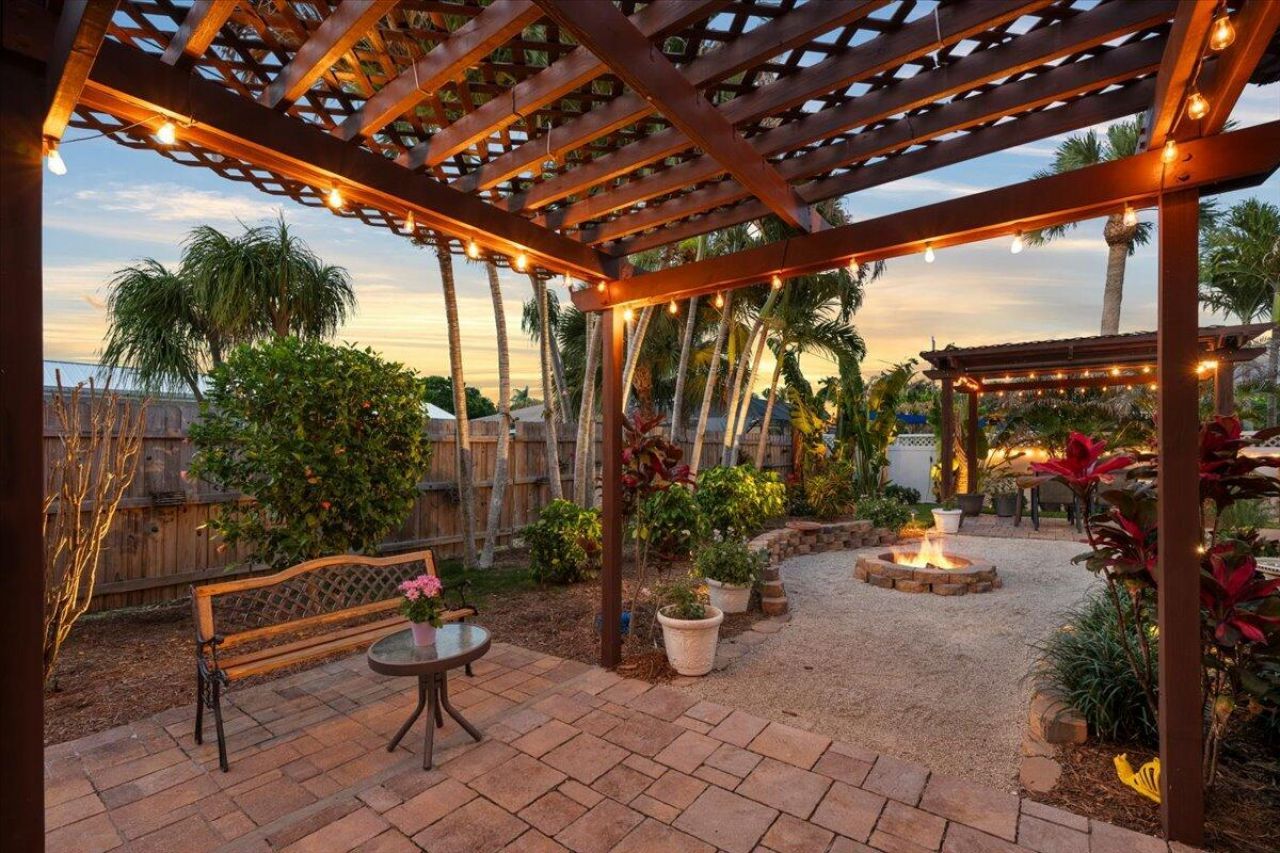 8093 SE Carlton Street, Hobe Sound, FL 33455 Photo