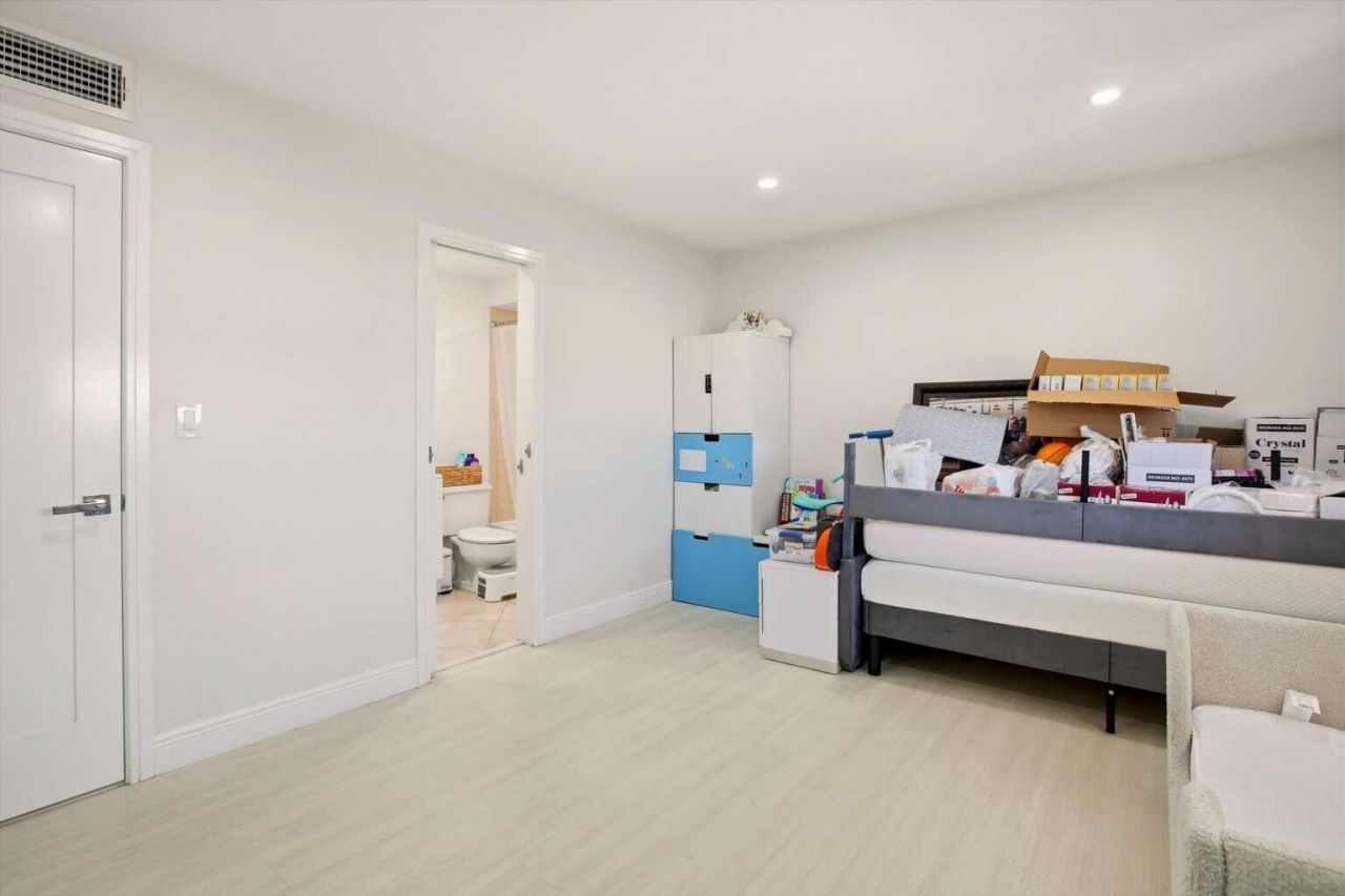 16750 NE 10th Avenue, Unit 312, North Miami Beach, FL 33162 Photo