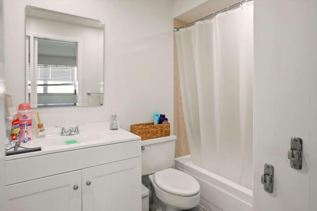 16750 NE 10th Avenue, Unit 312, North Miami Beach, FL 33162 Photo