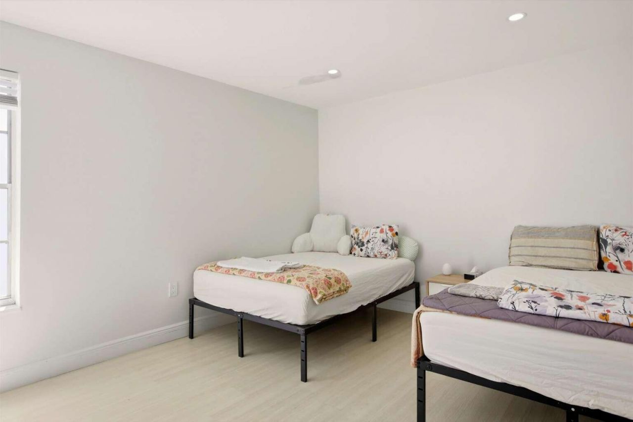 16750 NE 10th Avenue, Unit 312, North Miami Beach, FL 33162 Photo