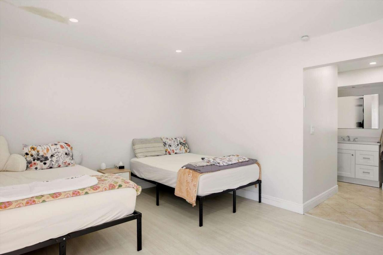 16750 NE 10th Avenue, Unit 312, North Miami Beach, FL 33162 Photo