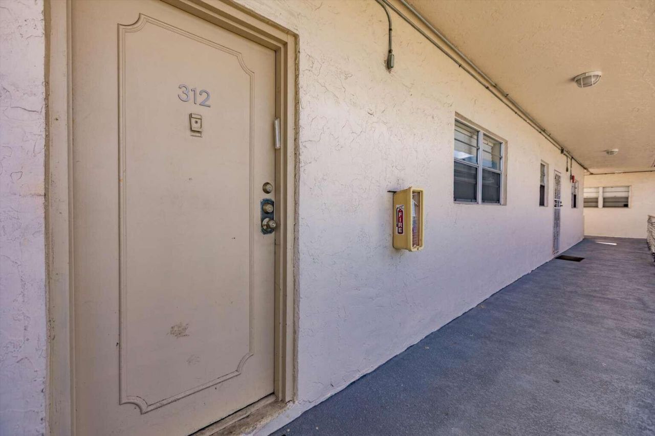 16750 NE 10th Avenue, Unit 312, North Miami Beach, FL 33162 Photo