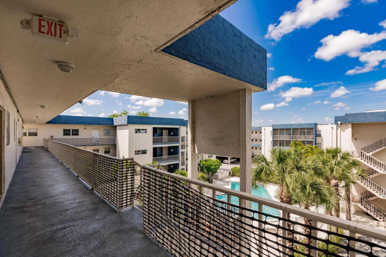 16750 NE 10th Avenue, Unit 312, North Miami Beach, FL 33162 Photo