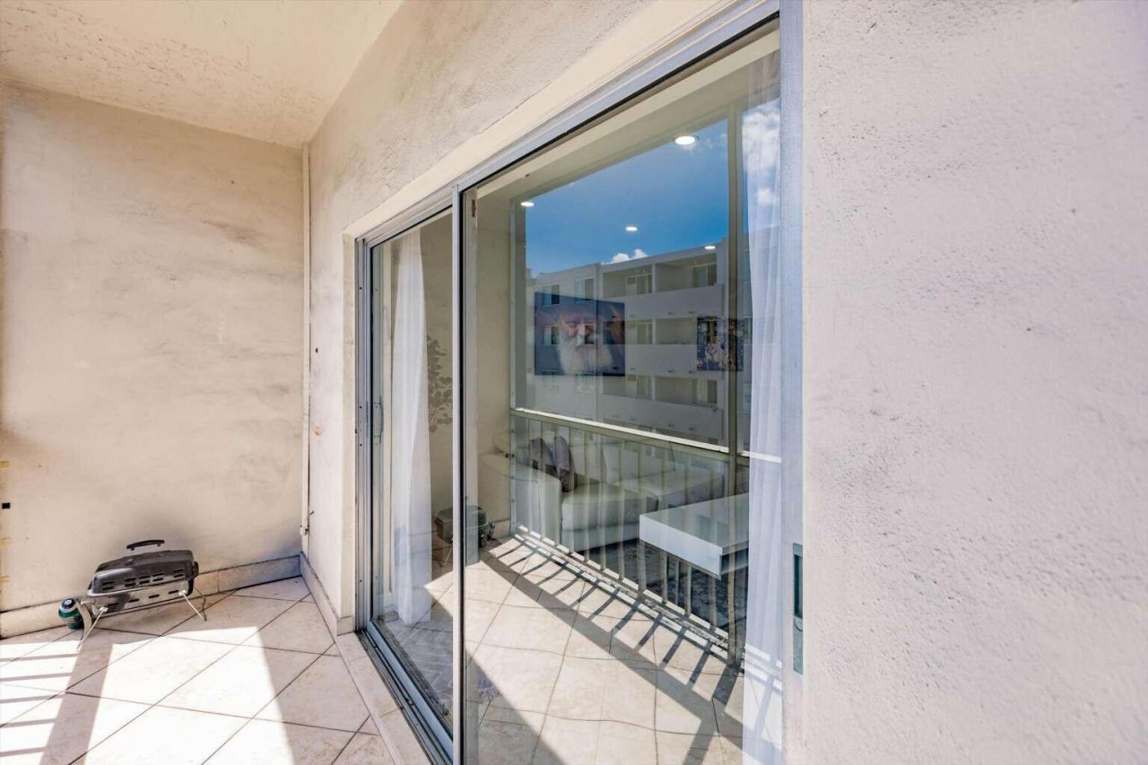 16750 NE 10th Avenue, Unit 312, North Miami Beach, FL 33162 Photo