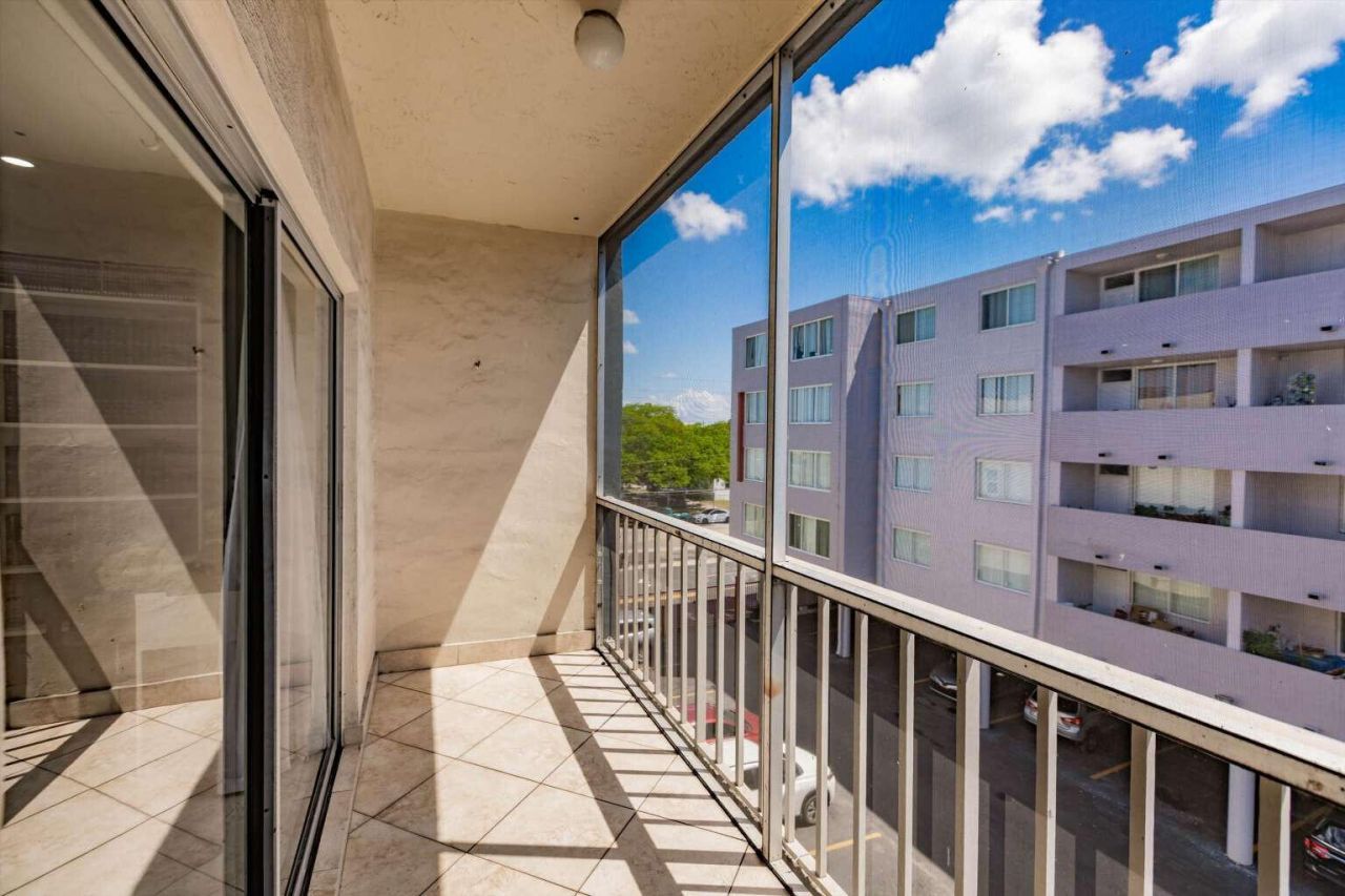 16750 NE 10th Avenue, Unit 312, North Miami Beach, FL 33162 Photo