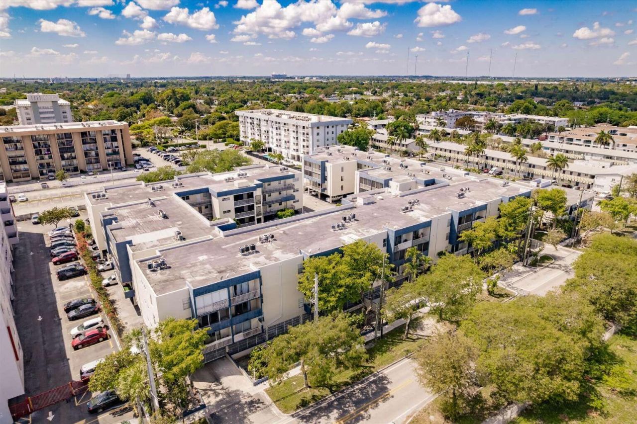 16750 NE 10th Avenue, Unit 312, North Miami Beach, FL 33162 Photo