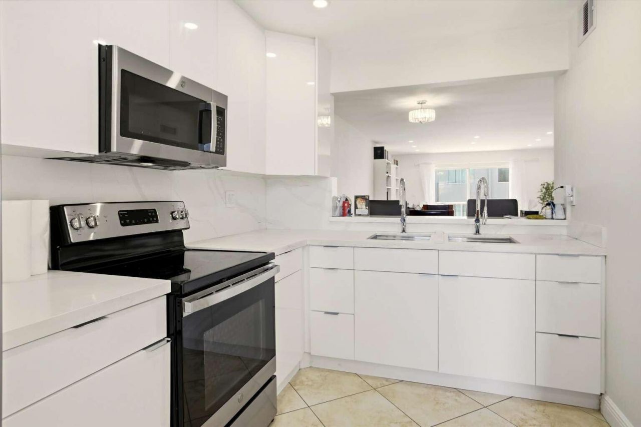 16750 NE 10th Avenue, Unit 312, North Miami Beach, FL 33162 Photo