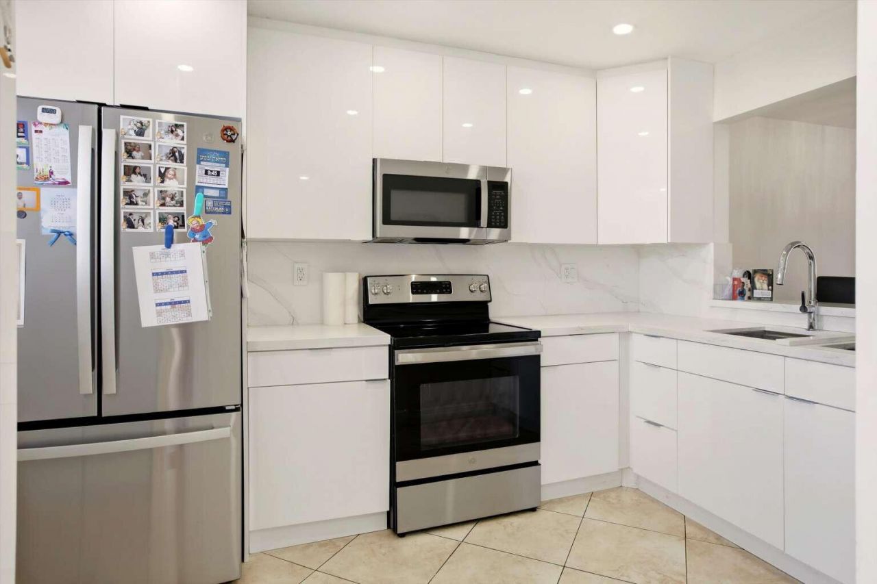 16750 NE 10th Avenue, Unit 312, North Miami Beach, FL 33162 Photo