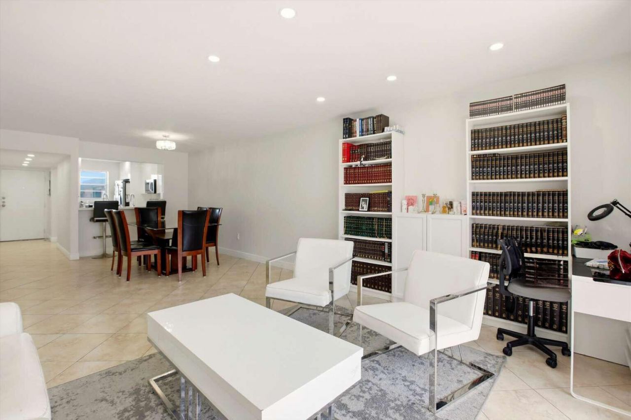 16750 NE 10th Avenue, Unit 312, North Miami Beach, FL 33162 Photo