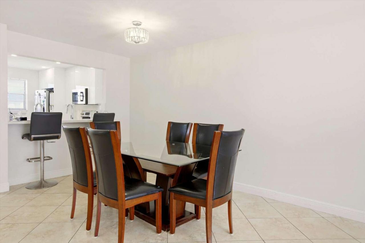 16750 NE 10th Avenue, Unit 312, North Miami Beach, FL 33162 Photo