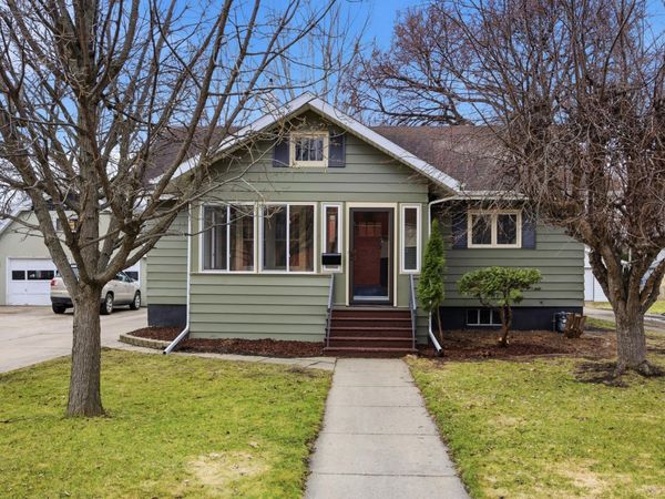 1322 9th Avenue S, Fargo, ND 58103