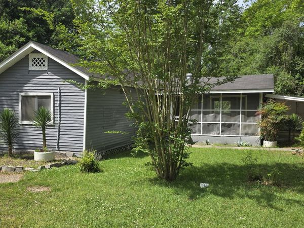 1433 Hendricks St., Columbia, MS 39429