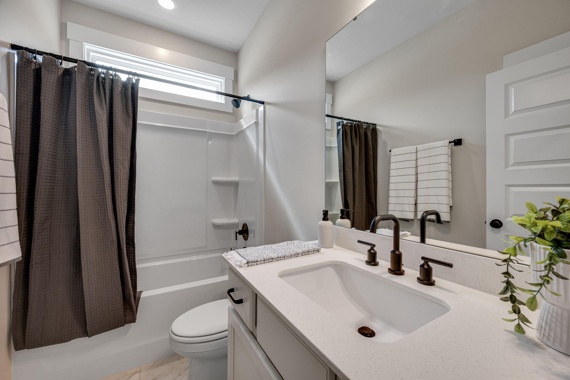 224 Creek Pointe Drive Photo 4