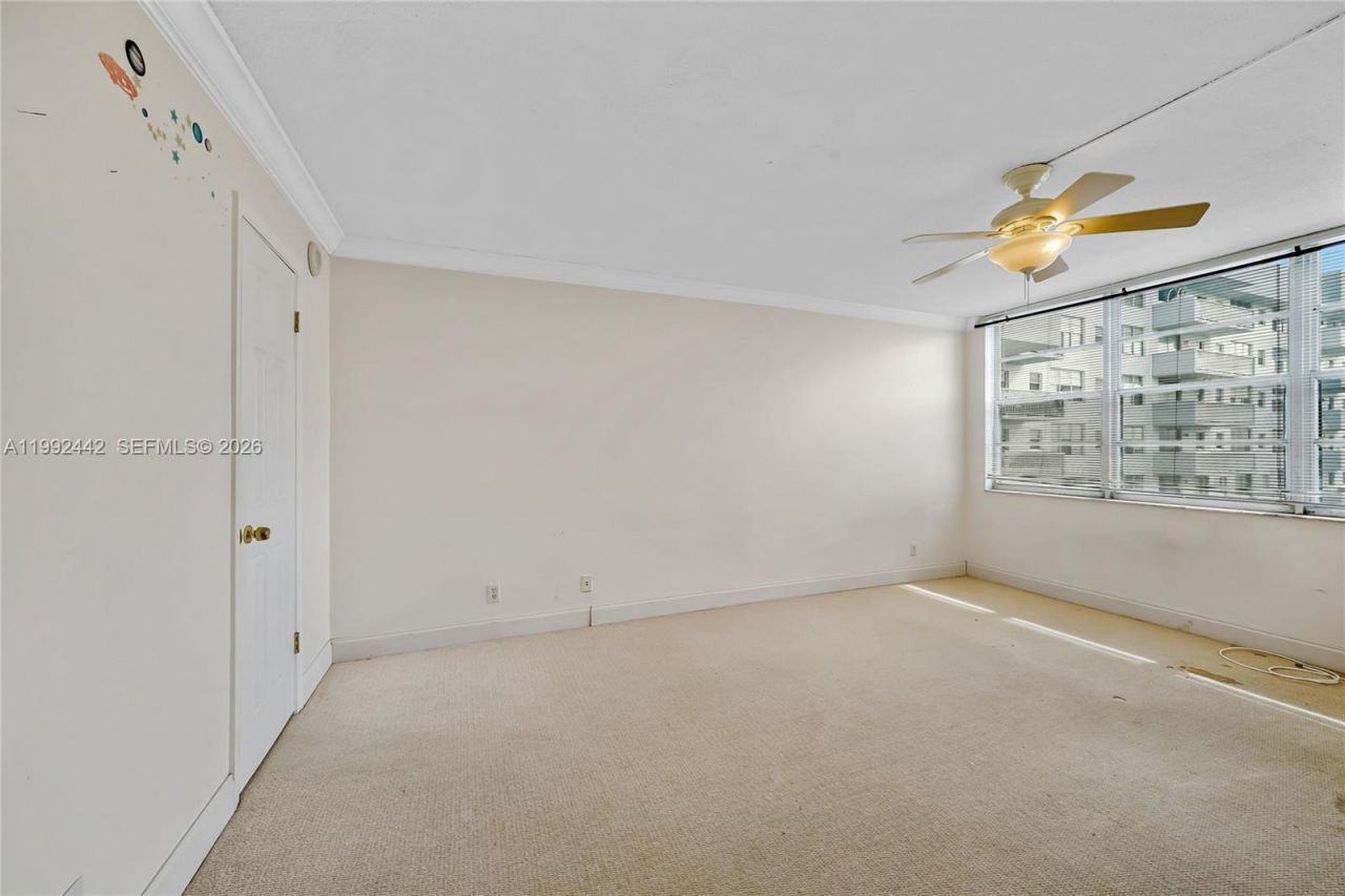 137 Golden Isles Dr, Unit 1214, Hallandale Beach, FL 33009 Photo