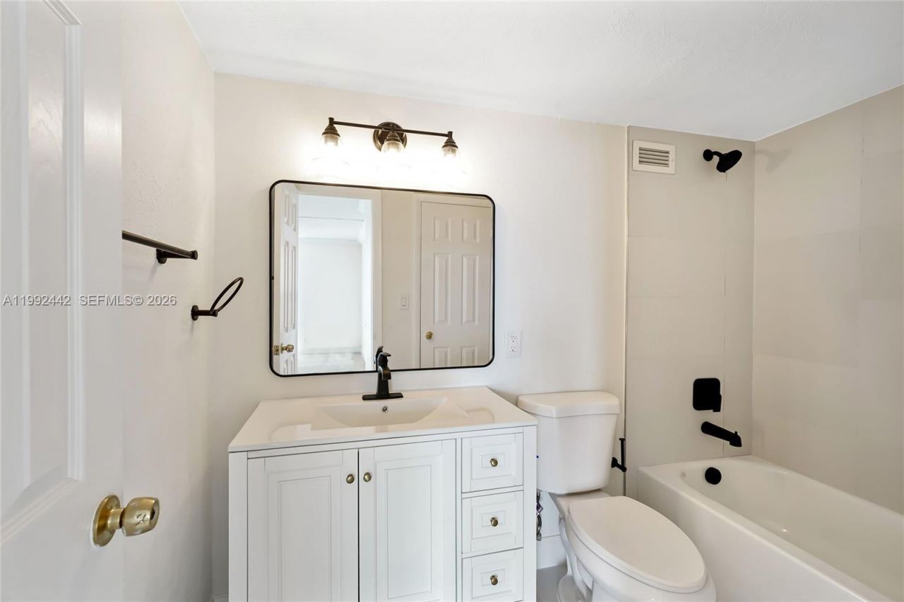 137 Golden Isles Dr, Unit 1214, Hallandale Beach, FL 33009 Photo