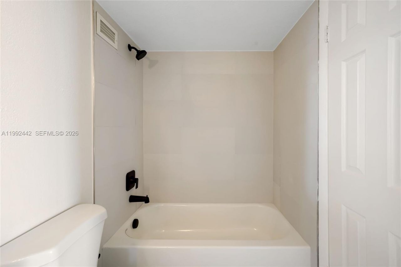 137 Golden Isles Dr, Unit 1214, Hallandale Beach, FL 33009 Photo