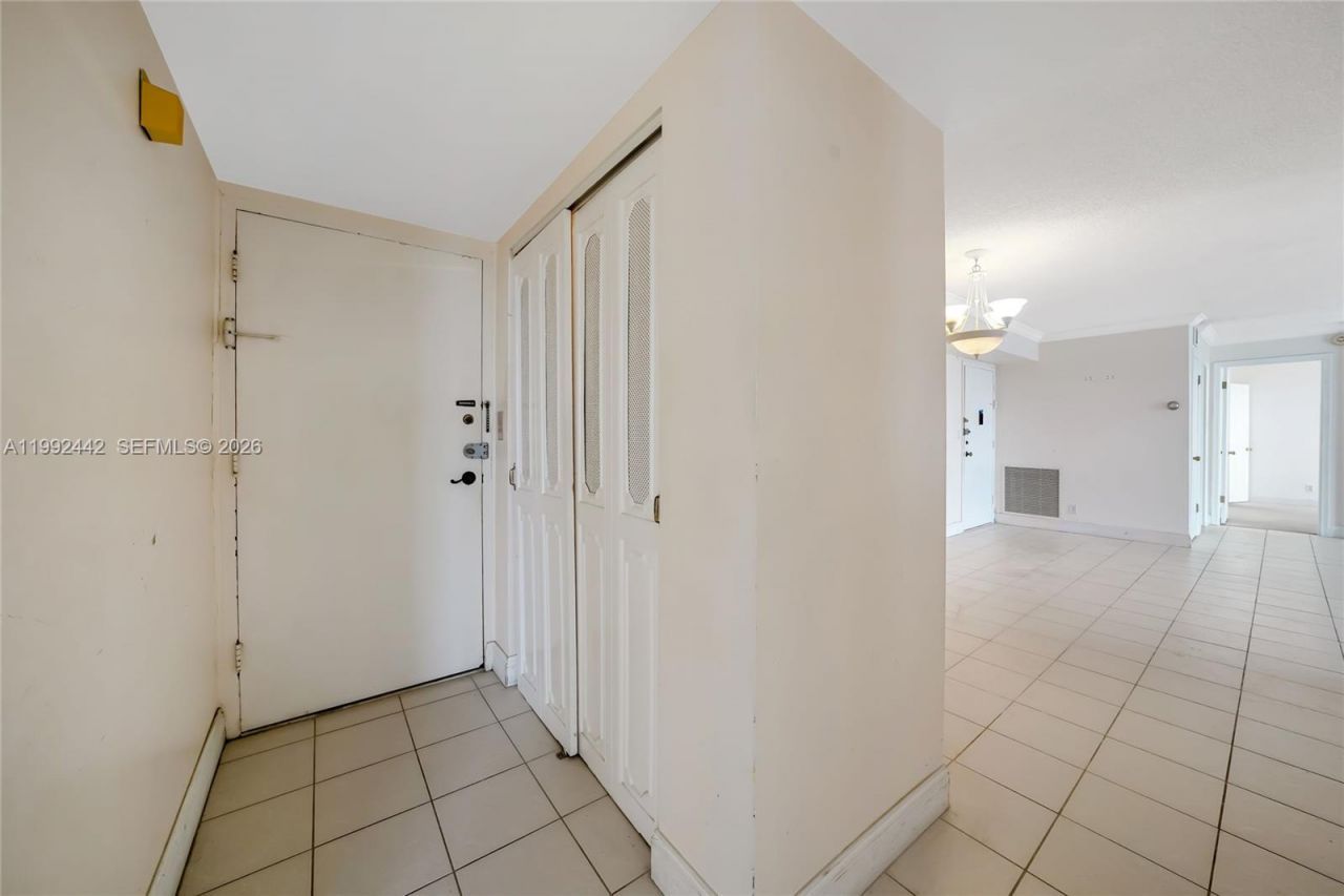 137 Golden Isles Dr, Unit 1214, Hallandale Beach, FL 33009 Photo