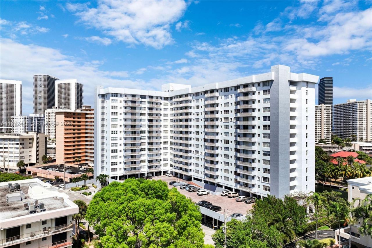 137 Golden Isles Dr, Unit 1214, Hallandale Beach, FL 33009 Photo