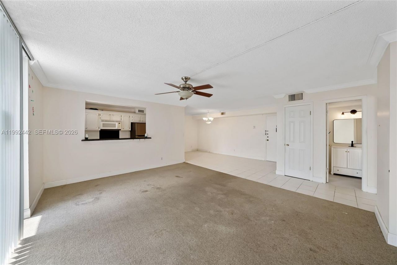 137 Golden Isles Dr, Unit 1214, Hallandale Beach, FL 33009 Photo