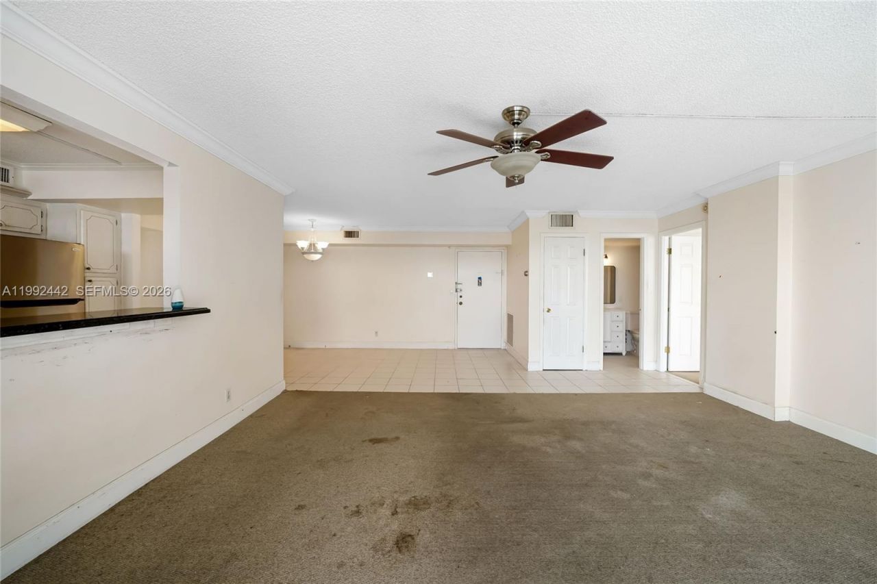 137 Golden Isles Dr, Unit 1214, Hallandale Beach, FL 33009 Photo