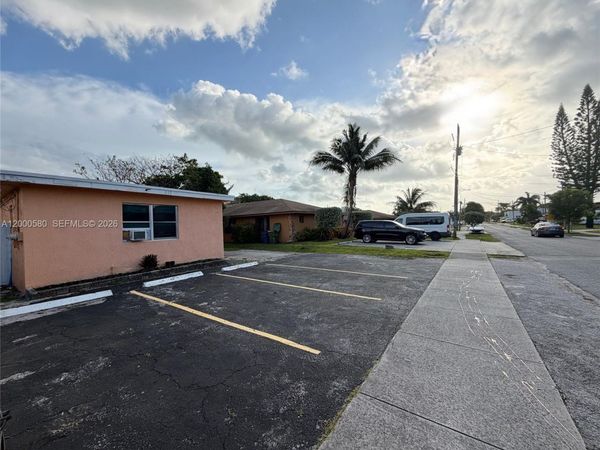 518 NW 10th St, Unit 2, Hallandale Beach, FL 33009