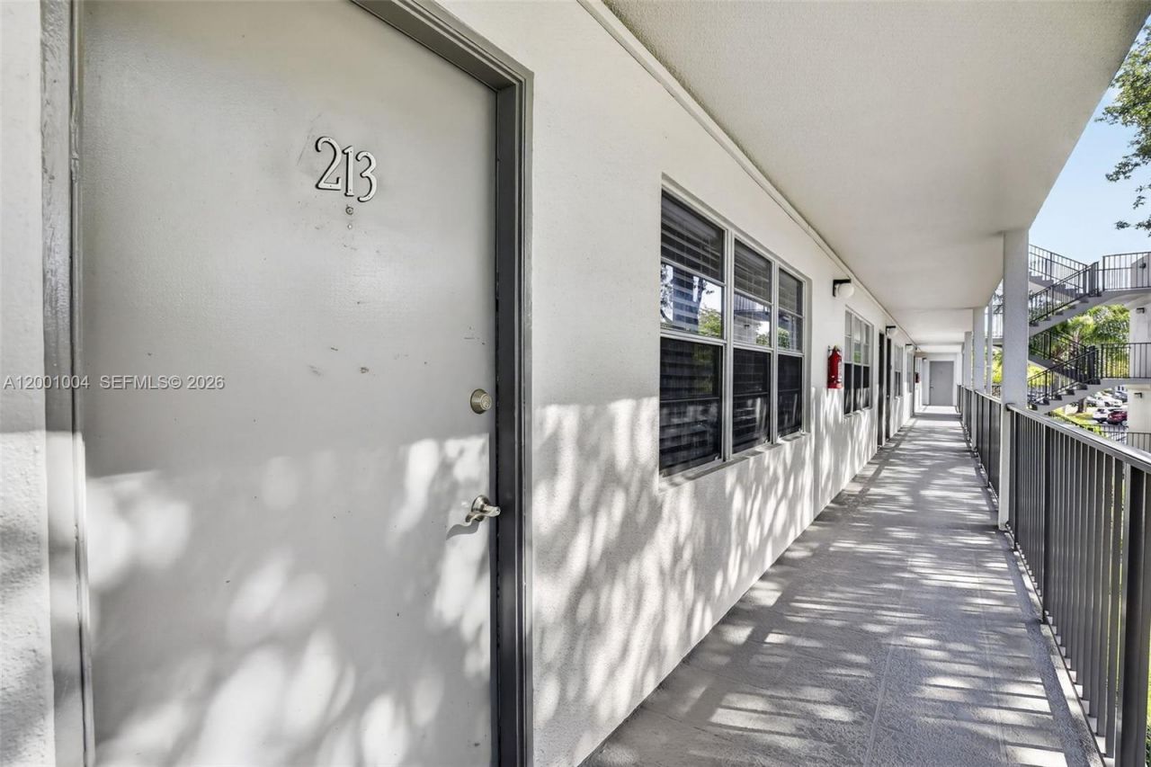 101 SW 132nd Way, Unit 213J, Pembroke Pines, FL 33027 Photo