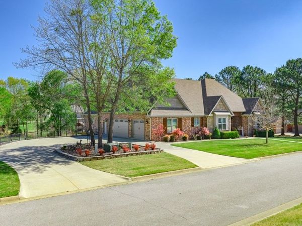 10016 Camelot Lane, Rogers, AR 72758
