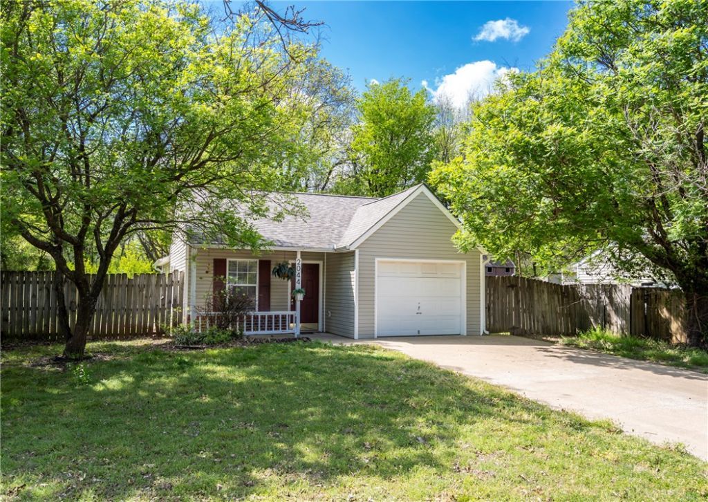 2044 E Wood Tree Court, Siloam Springs, AR 72761 Main Photo