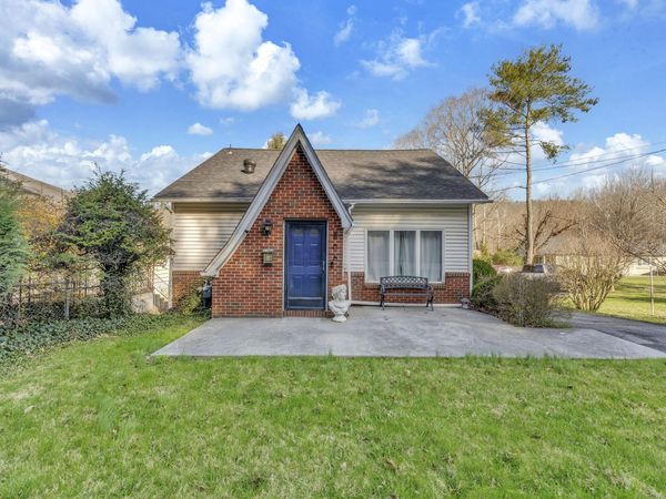 1429 E Main St, White Sulphur Springs, WV 24986