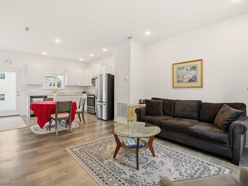 677 Crossings Lane, Akron, OH 44320 Photo 2