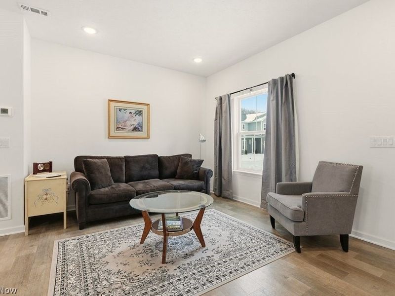 677 Crossings Lane, Akron, OH 44320 Photo 3