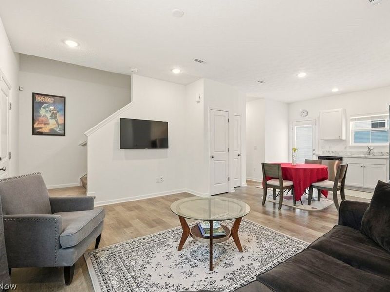 677 Crossings Lane, Akron, OH 44320 Photo 4