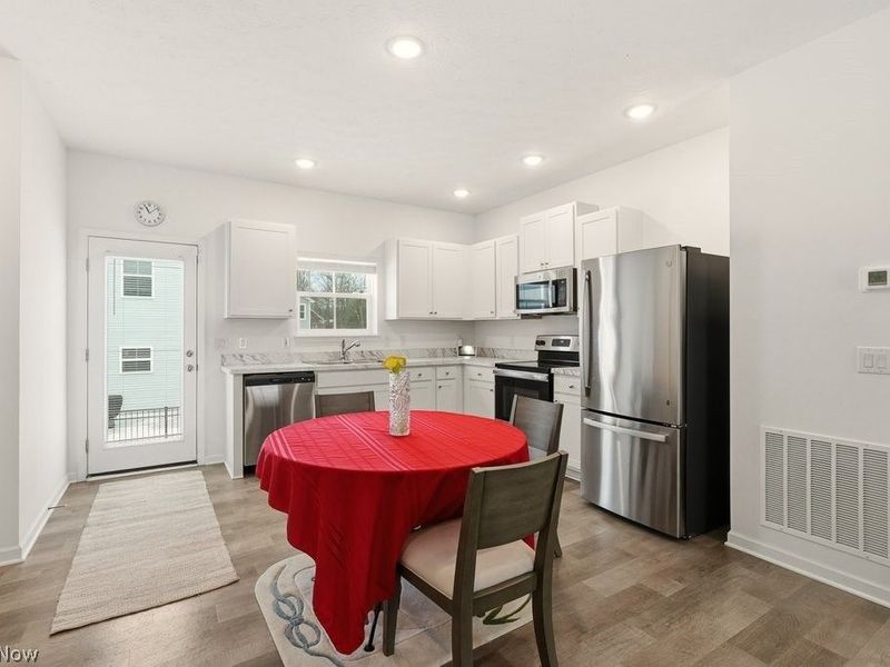 677 Crossings Lane, Akron, OH 44320 Photo 5