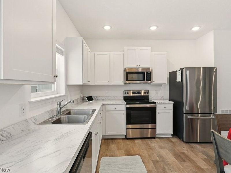 677 Crossings Lane, Akron, OH 44320 Photo 7