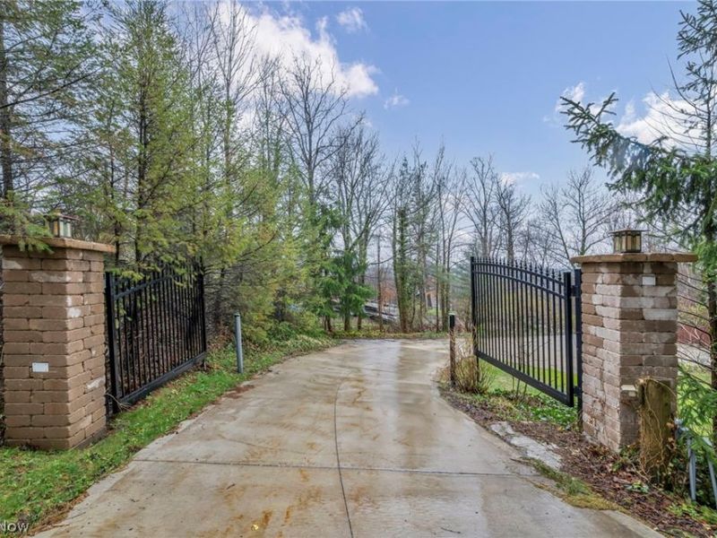 160 River Road, Hinckley, OH 44233 Photo 5