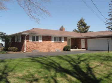 12 Lighthouse Rd , Hilton, NY 14468