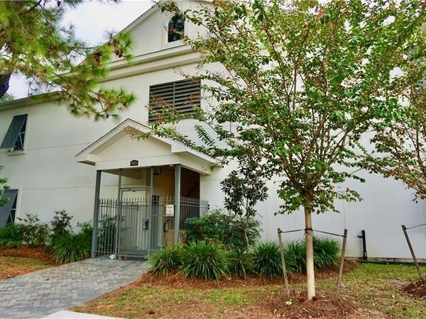 505 LAKE Avenue, Unit 11, Metairie, LA 70005