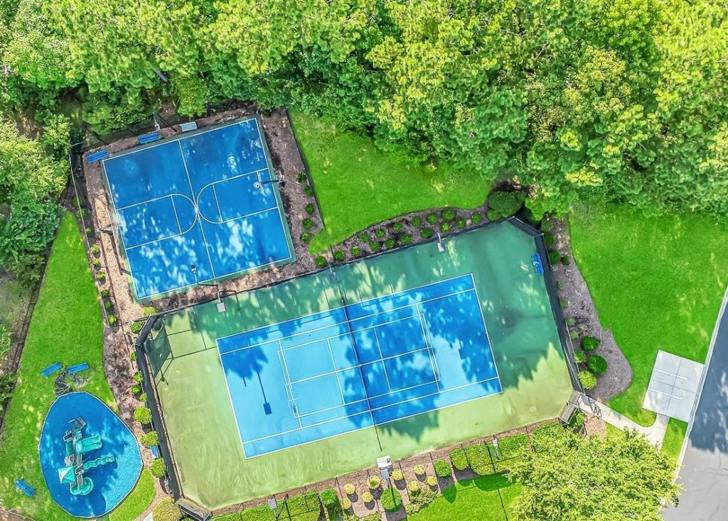 2816 Mcleod Ln. Photo 9