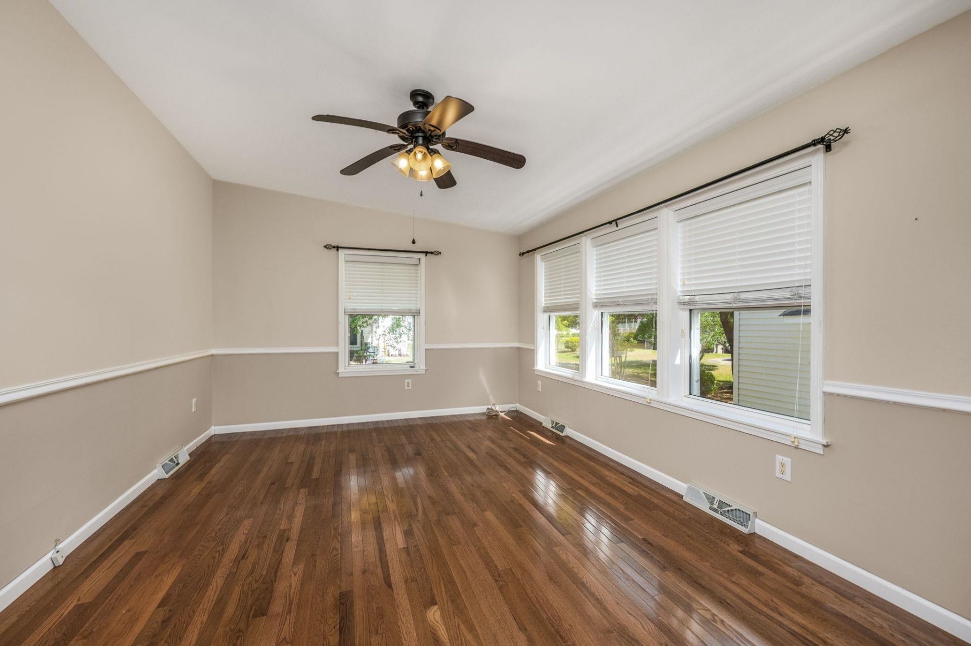 4447 Champlain Dr. Photo 10