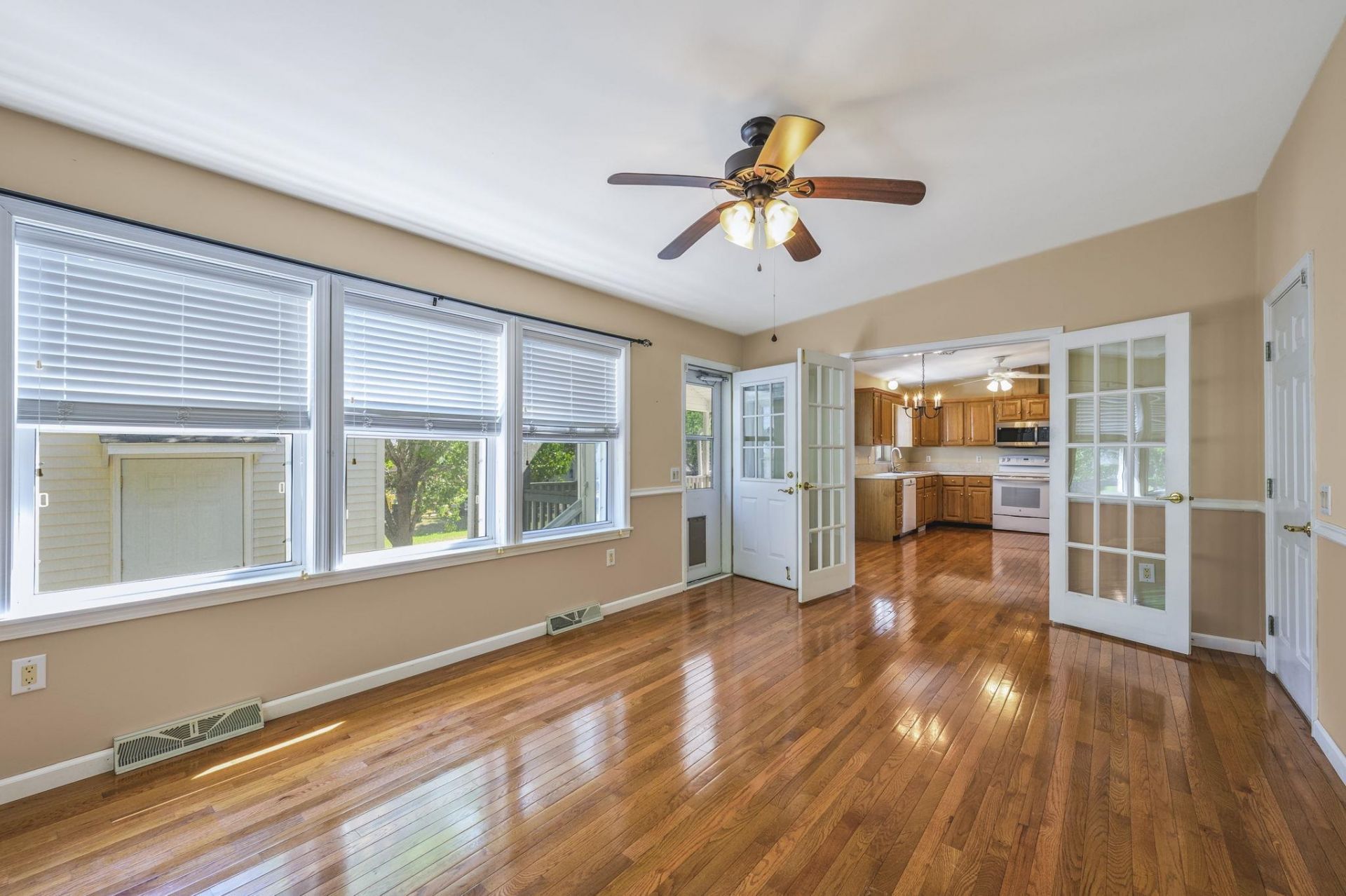 4447 Champlain Dr. Photo 11